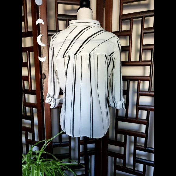 White and black striped button-down blouse with tie waist (Size M) - Picture 3 of 4